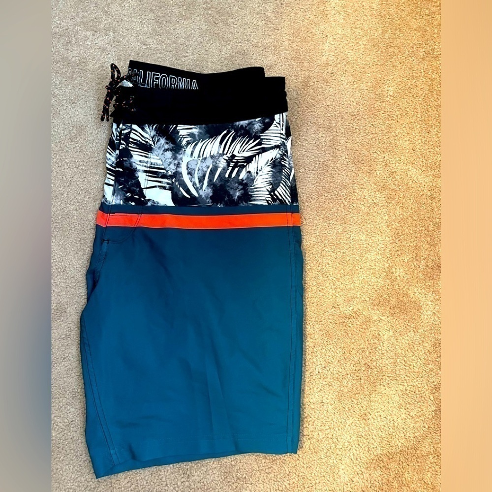 Men's Old Navy California Sz 36 Hybrid Board Shorts